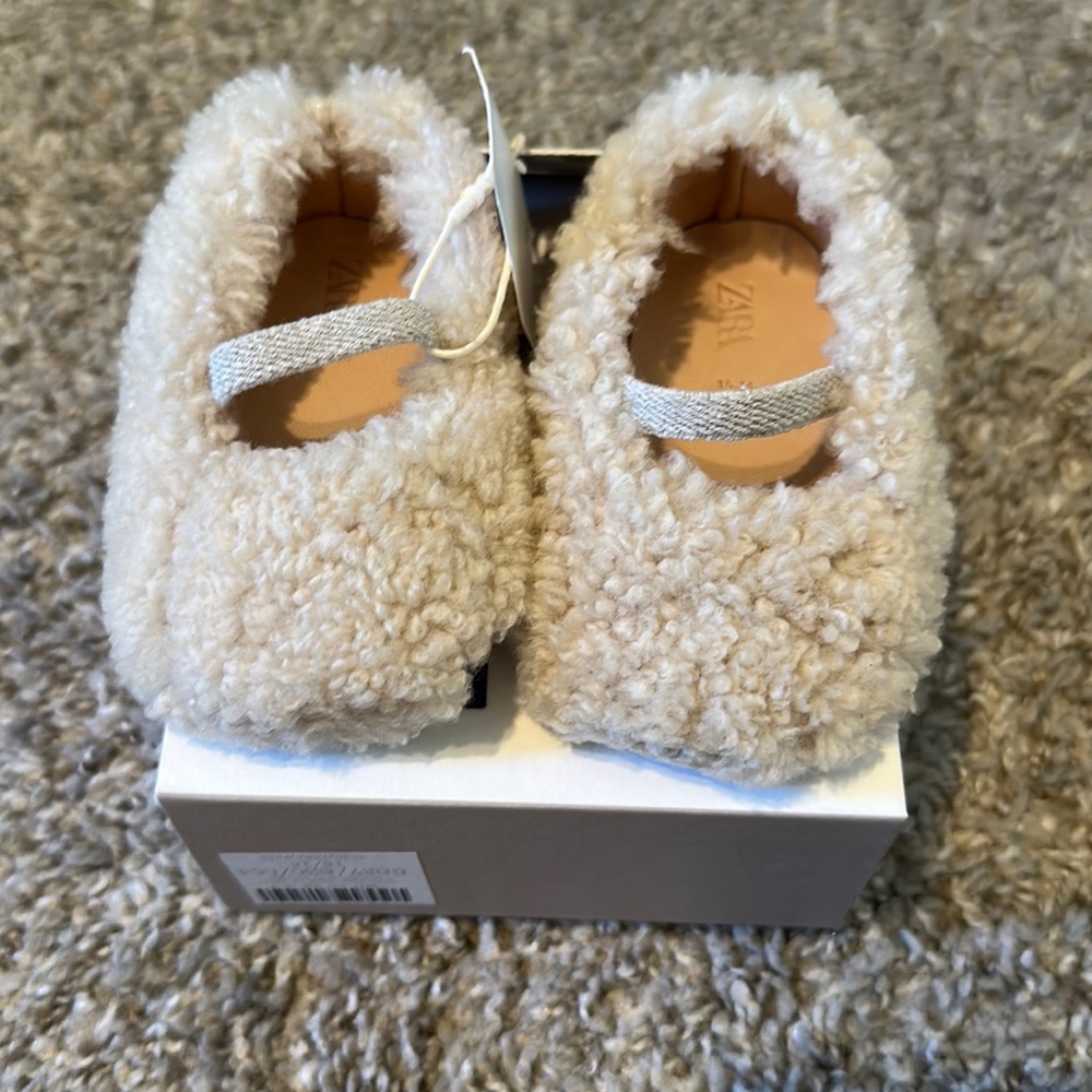Zara baby flat sheepskin slippers